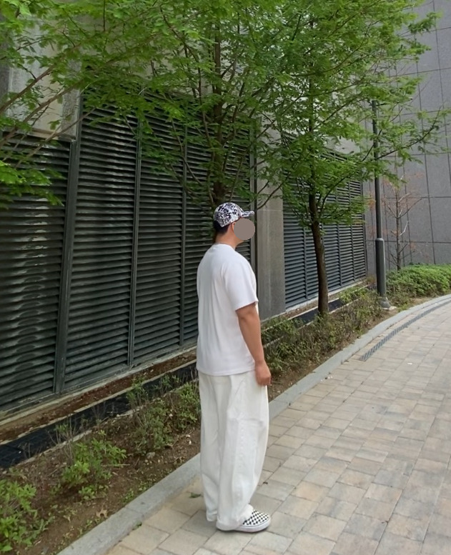 데일리룩('26. 5. 26.)맥우드건 콜라주 프린트 모노 캠프캡, 어커버 오버핏 오버사이즈 티셔츠 반팔, 무신사스탠다드 무신사 데님와이드 벌룬팬츠, 반스 체커보드