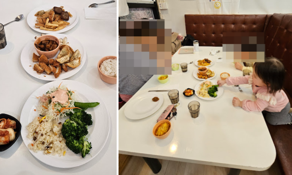 신나게 놀다가 허기를 달래기 위해 테이블에 모여 앉아 뷔페 음식을 맛있게 먹고 있는 아이들의 모습