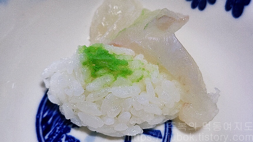 호실장초밥-모듬초밥-광어초밥-밥알-와사비