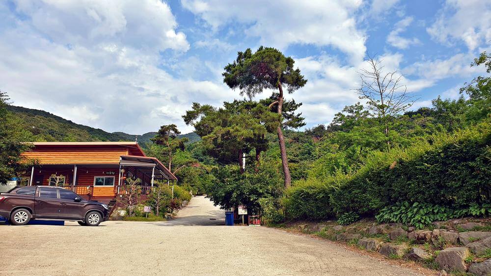 서울 근교 단풍 캠핑 명소 총정리 : 숲속 감성 100% 캠핑장 BEST 5_용인 단풍숲캠핑장