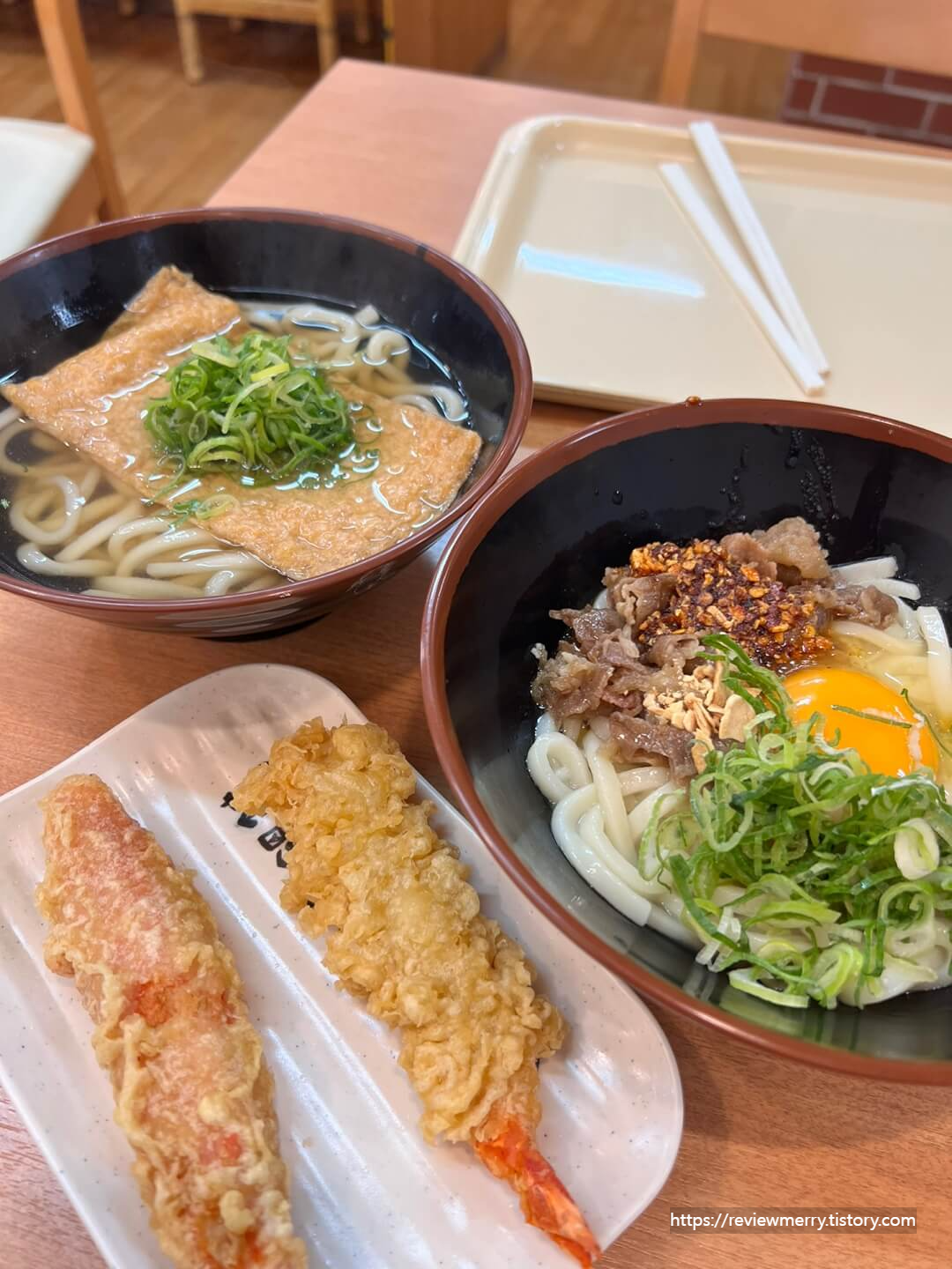 우동 및 튀김사진