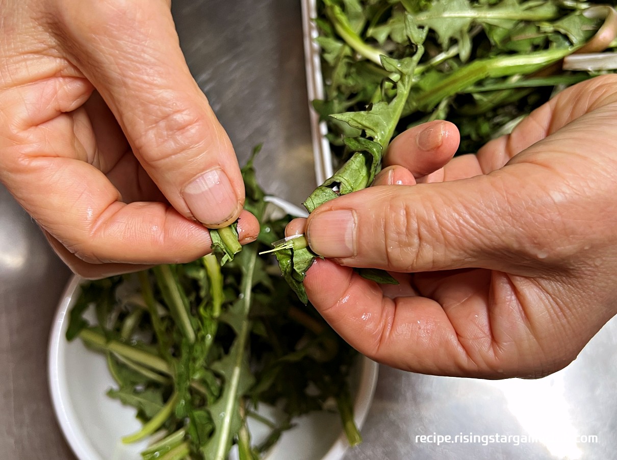 크기가 큰 민들레 반으로 자르기