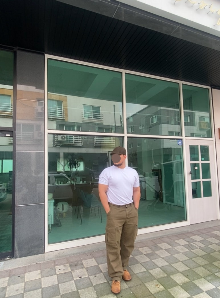 데일리룩(2025. 7. 30.)와일드브릭스 헤링본 헌팅캡 브라운, 무신사 무신사스탠다드 쿨탠다드 반팔 티셔츠 화이트, 프리즘웍스 카고 팬츠 카키, 레드윙 아이언레인저 호손뮬스키너