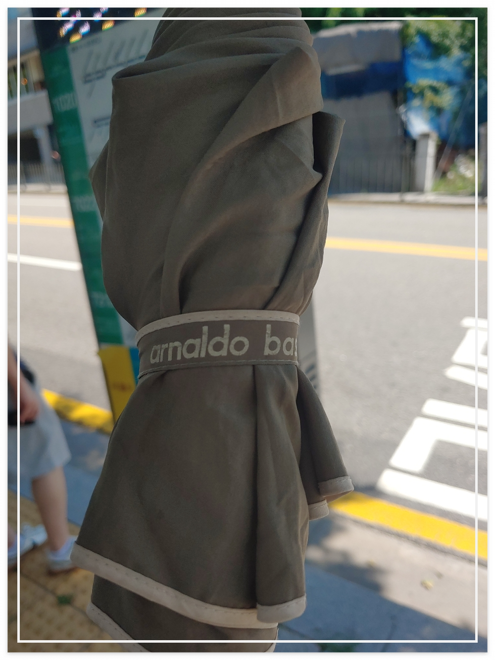 부암동서무소에서-고친-쑥색-3단-우산