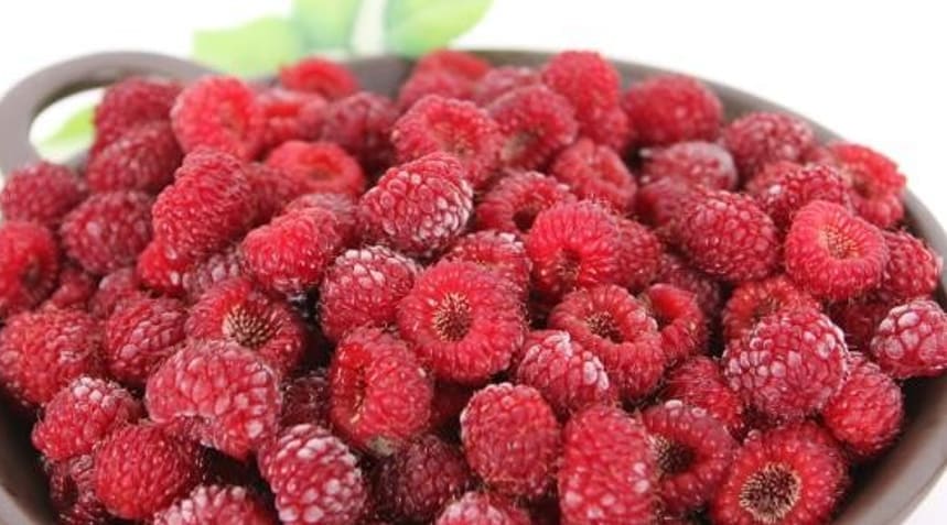 쌓여 있는 산딸기