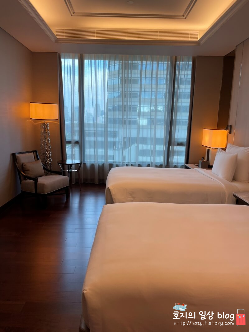 방콕 신돈켐핀스키 그랜드 이그제큐티브 스위트룸 침실2