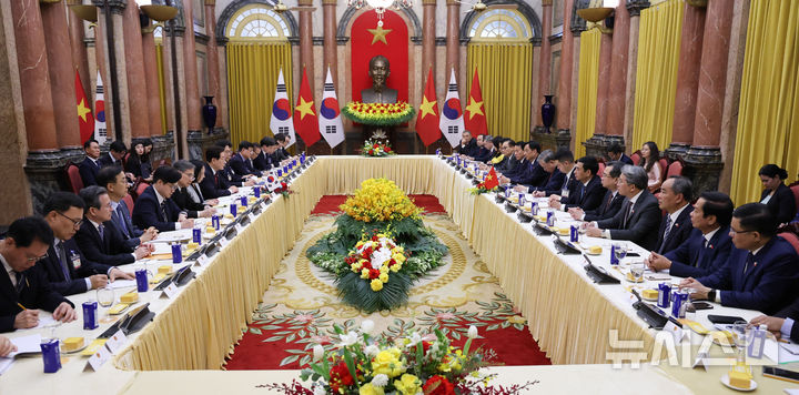 한-베트남 협력 강화 선포! 2026 정상회담 성과 총정리: 원전&middot;고속철&middot;1500억 달러 교역 목표