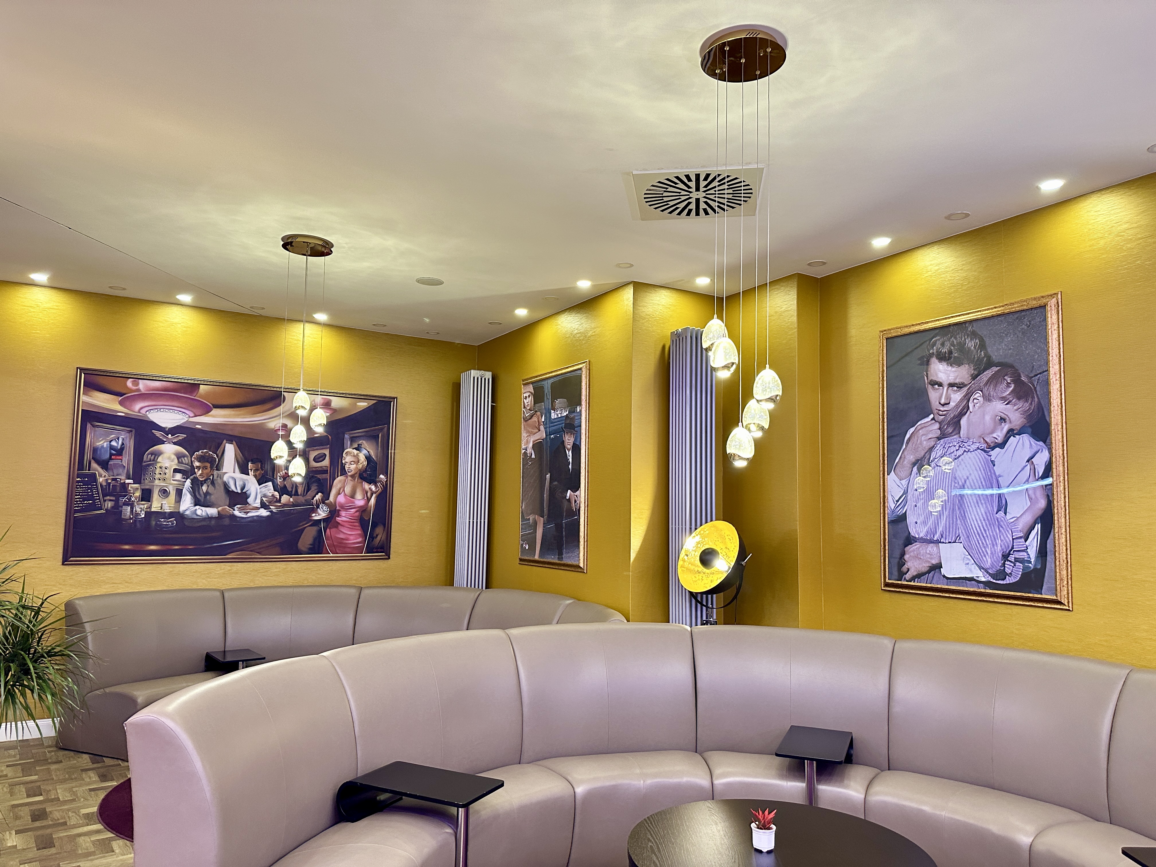 할리우드 미디어 호텔 로비