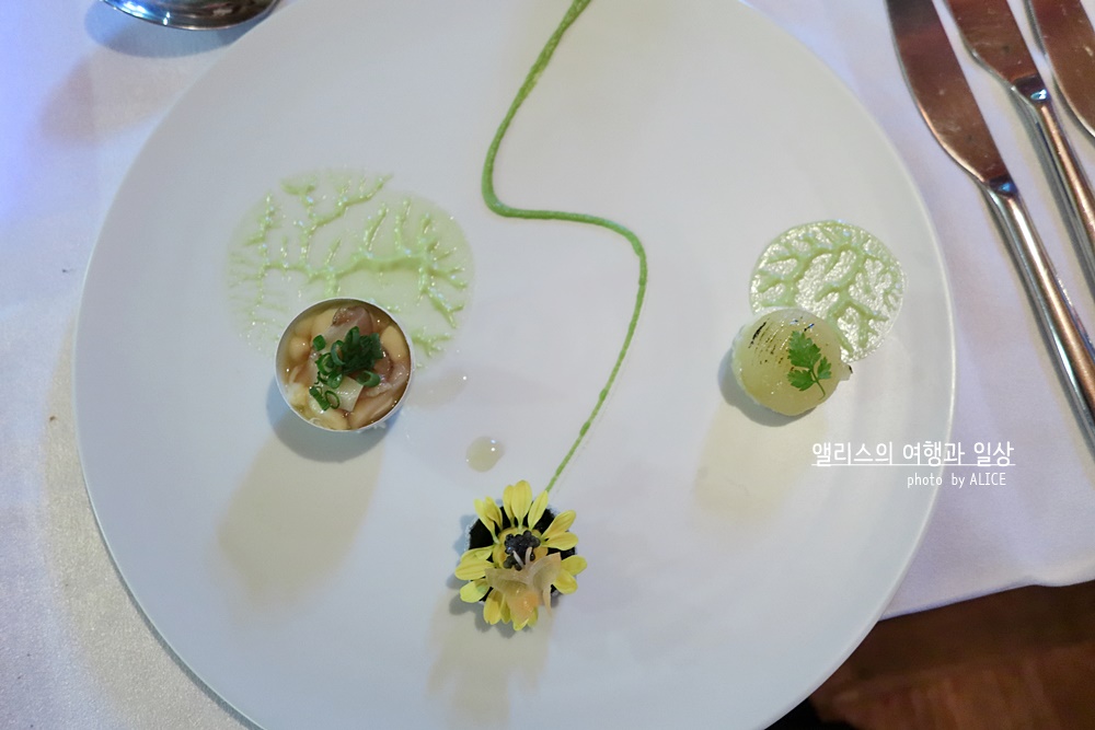 제주 전통 5성급 호텔 씨에스 다이닝 레스토랑 크리스마스 특별한 코스메뉴