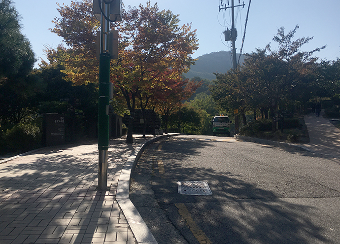 윤동문학관-앞-버스정류장