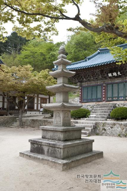 청암사-다층석탑