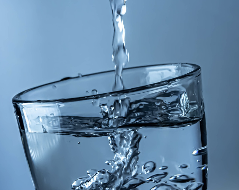 회복을 촉진하는 음료와 수분 보충: 운동 후 올바른 수분 섭취로 빠른 회복을 돕는 법