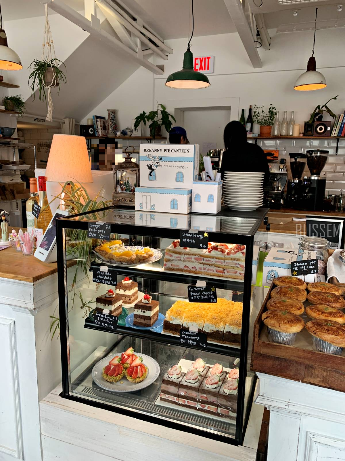 더현대팝업-브레니파이칸틴-용리단길카페-용리단길맛집-용산카페추천-용산맛집-핫한카페-파이맛집-과일케이크