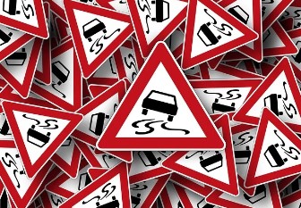 장마철 교통안전 팁! 비 오는 날 꼭 지켜야 할 보행자&middot;운전자 수칙