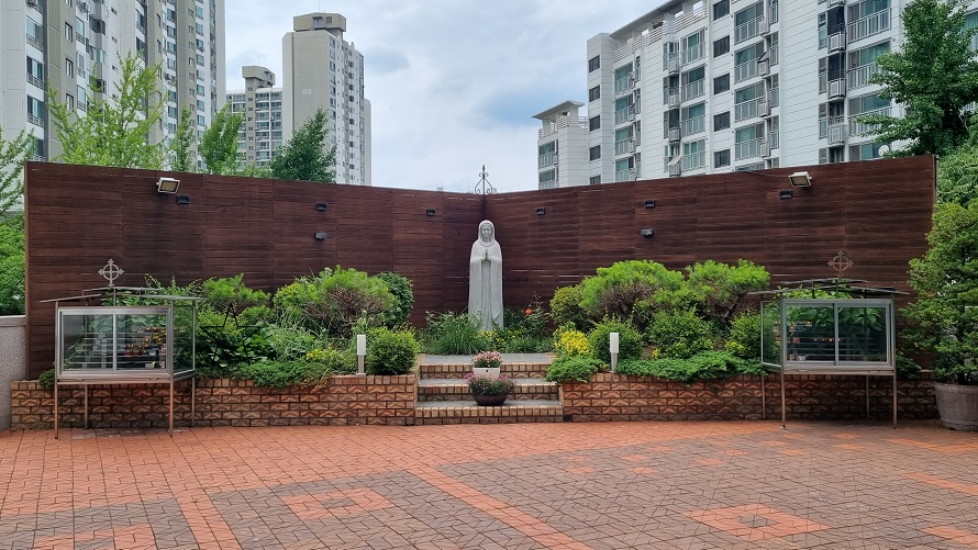 서울 행당동성당 성모동산 성모상