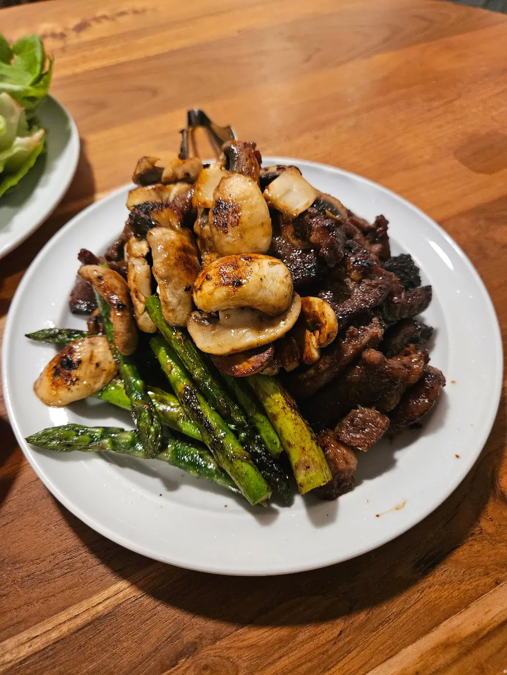 버섯과 아스파라거스, 소고기