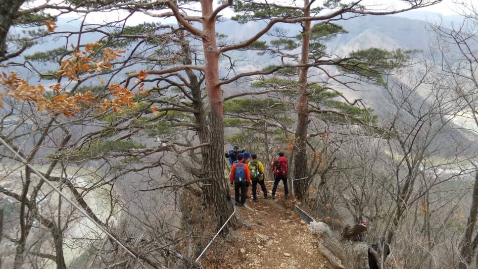 100대 명산 등산하기 스물세번째 동강 백운산 등산하면서 굽이굽이 흐르는 동강과 주변 산들이 연출해 내는 절경