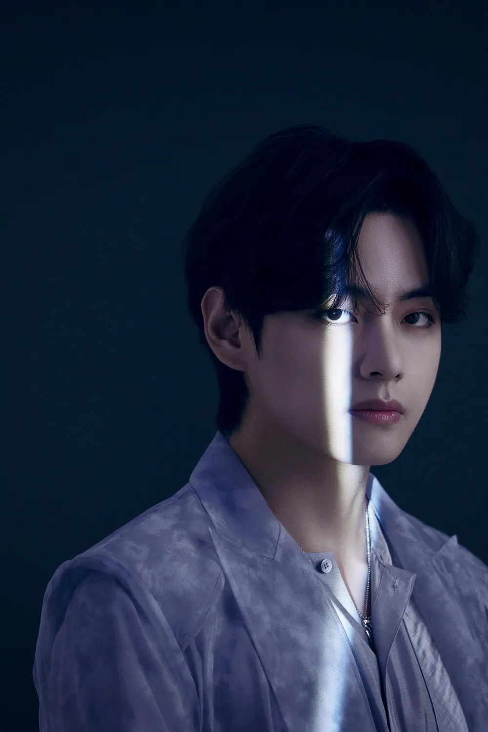 방탄소년단 뷔의 단독 사진