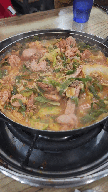 펄펄-끓는-부대찌개