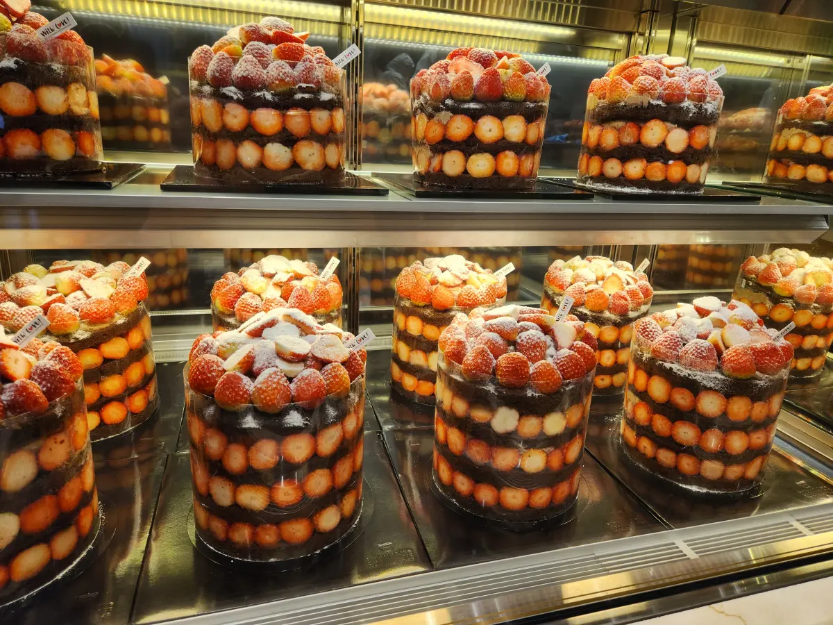 대전-성심당-본점-케익-부띠끄-딸기시루-막내-케이크-쇼케이스-진열대