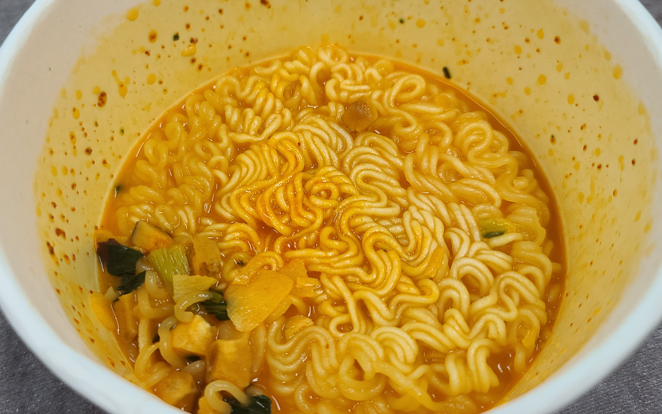 신제품라면 신라면툼바 농심 매콤꾸덕 농심신제품 조리법 내용물 전첨분말 물붓기 전자렌인지