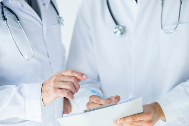 신우신염 증상 원인 치료기간 진단 염증수치 검사 왼쪽 옆구리 통증