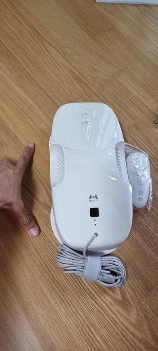 창문로봇청소기-크기-손비교