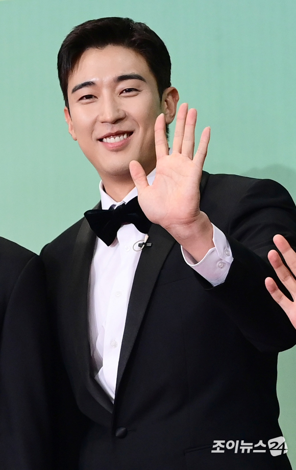 지난해 12월 23일 오후 서울시 여의도 KBS 신관 웨딩홀에서 진행된 &#39;2023 KBS 연예대상&#39; 레드카펫 행사에 &#39;슈퍼맨이 돌아왔다&#39; 배우 강경준이 참석하고 있다. [사진=정소희 기자]