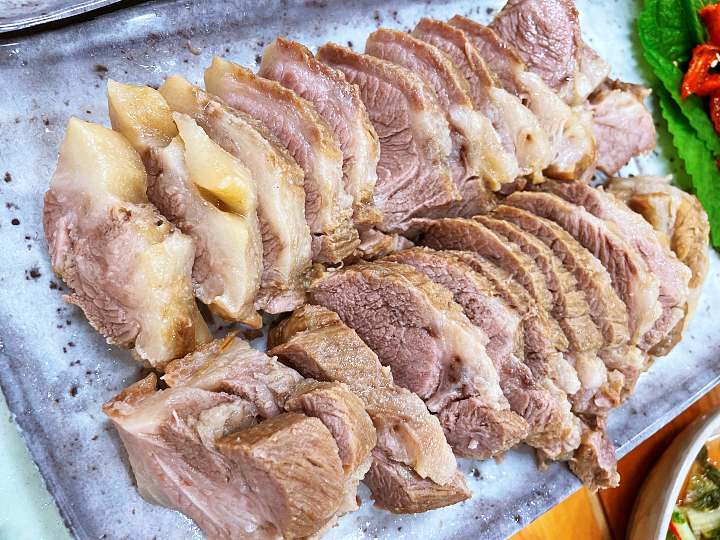 백반기행 신소율 편 흑돼지보쌈 비빔막국수 수육 코다리막국수 고기국수 원주 맛집 소개