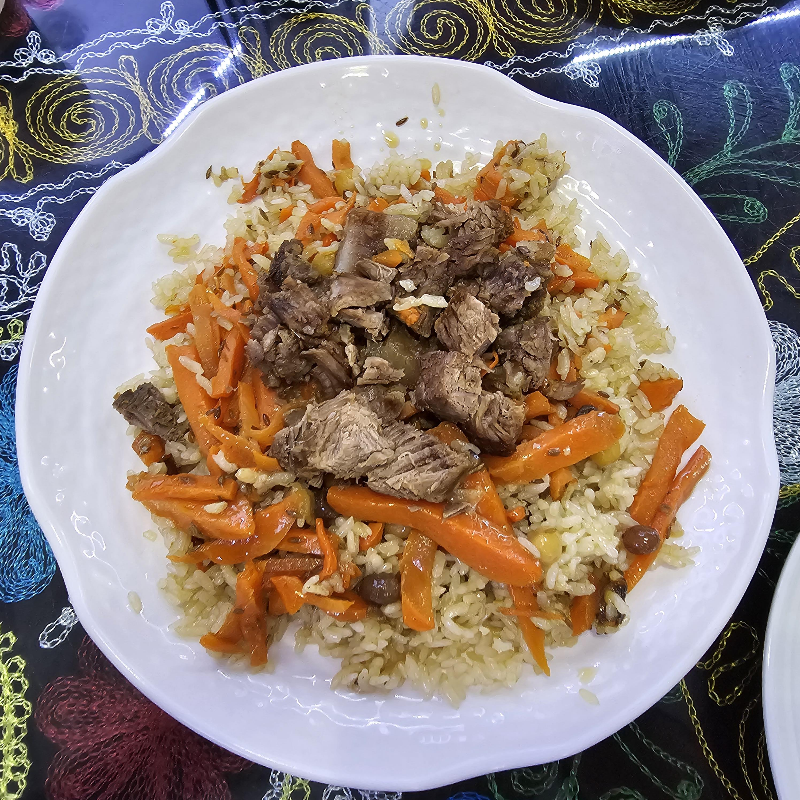 우즈벡 전통 볶음밥