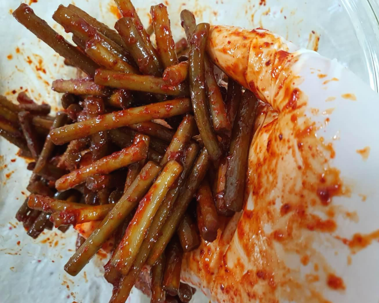 마늘쫑 짱아찌 무치는 사진