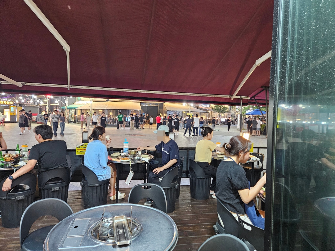 구들짱황소곱창 삼겹살 야외석