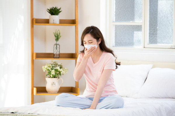 목감기 걸린 여자 사진