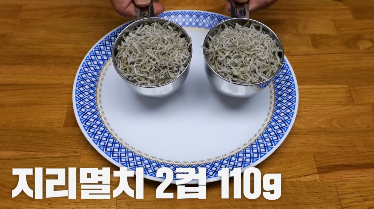 물엿 NO! 김대석 셰프가 알려준 &lsquo;두 가지 비법&rsquo;으로 바삭하고 고소한 지리멸치볶음 레시피