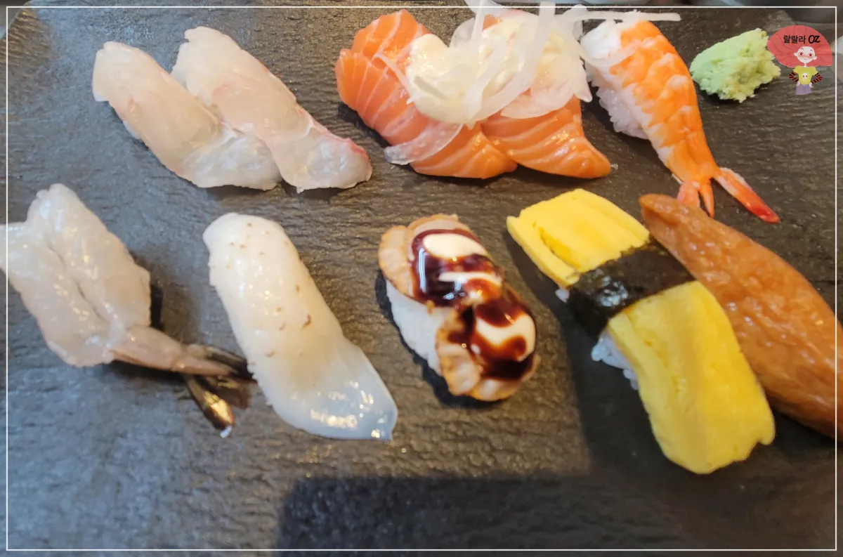 경기-구리-일식-스시본 본모듬- 접시에-놓인-초밥10피스