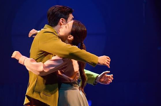 가을 브로드웨이 데뷔를 앞두고 공연된 뮤지컬 '어쩌면 해피엔딩' 속 한 장면. 사진