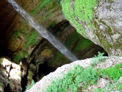 쓰리 브리지 캐즘, 레바논