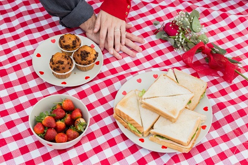 봄맞이 피크닉 이미지