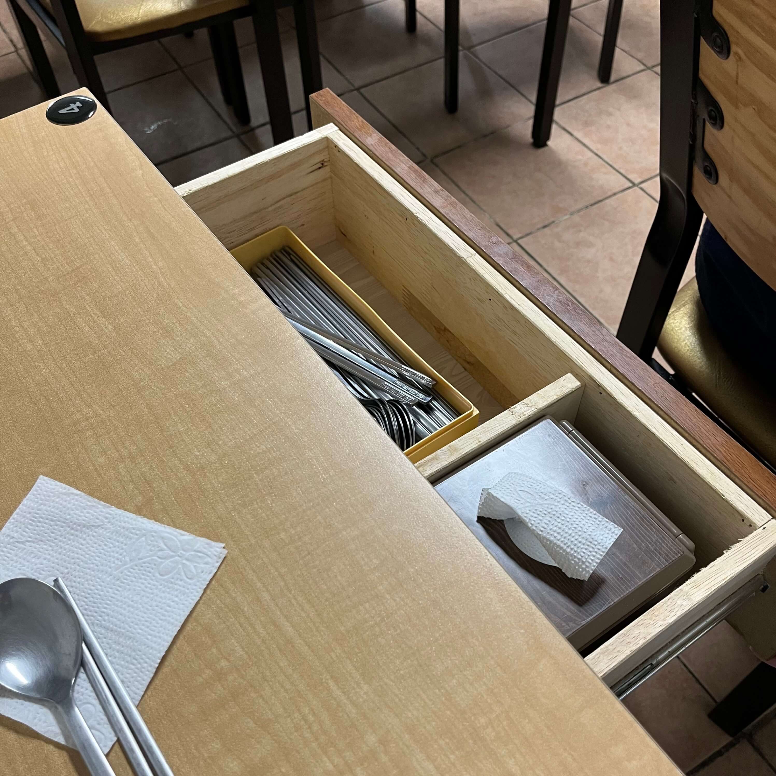 대구 봉덕시장 맛집 - 청도 봉시 손칼국수 - 봉시 칼국수 - 칼국수 맛집 - 테이블 세팅 002