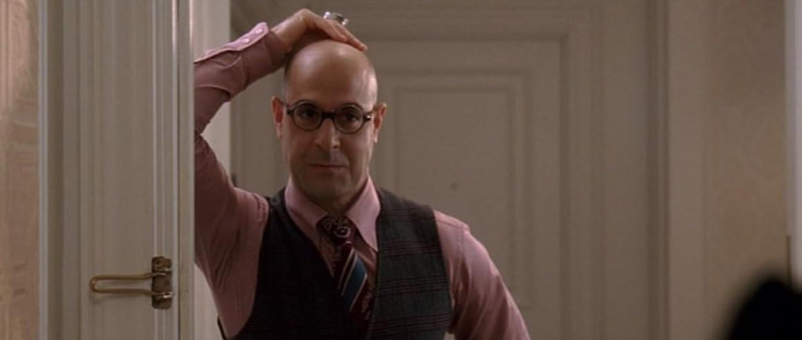 영화 악마는 프라다를 입는다에서 나이절 역을 맡은 스탠리 투치, 런웨이 매거진 아트 디렉터로 등장한 장면