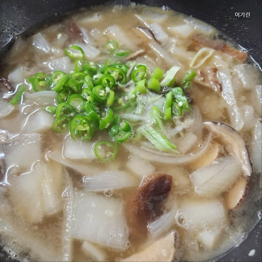 표고버섯 무 맑은 장국 깊은 맛나게 끓이는 법 요리 레시피