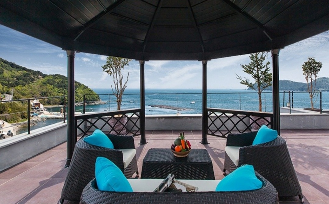 거제 와우펜션 야외공간