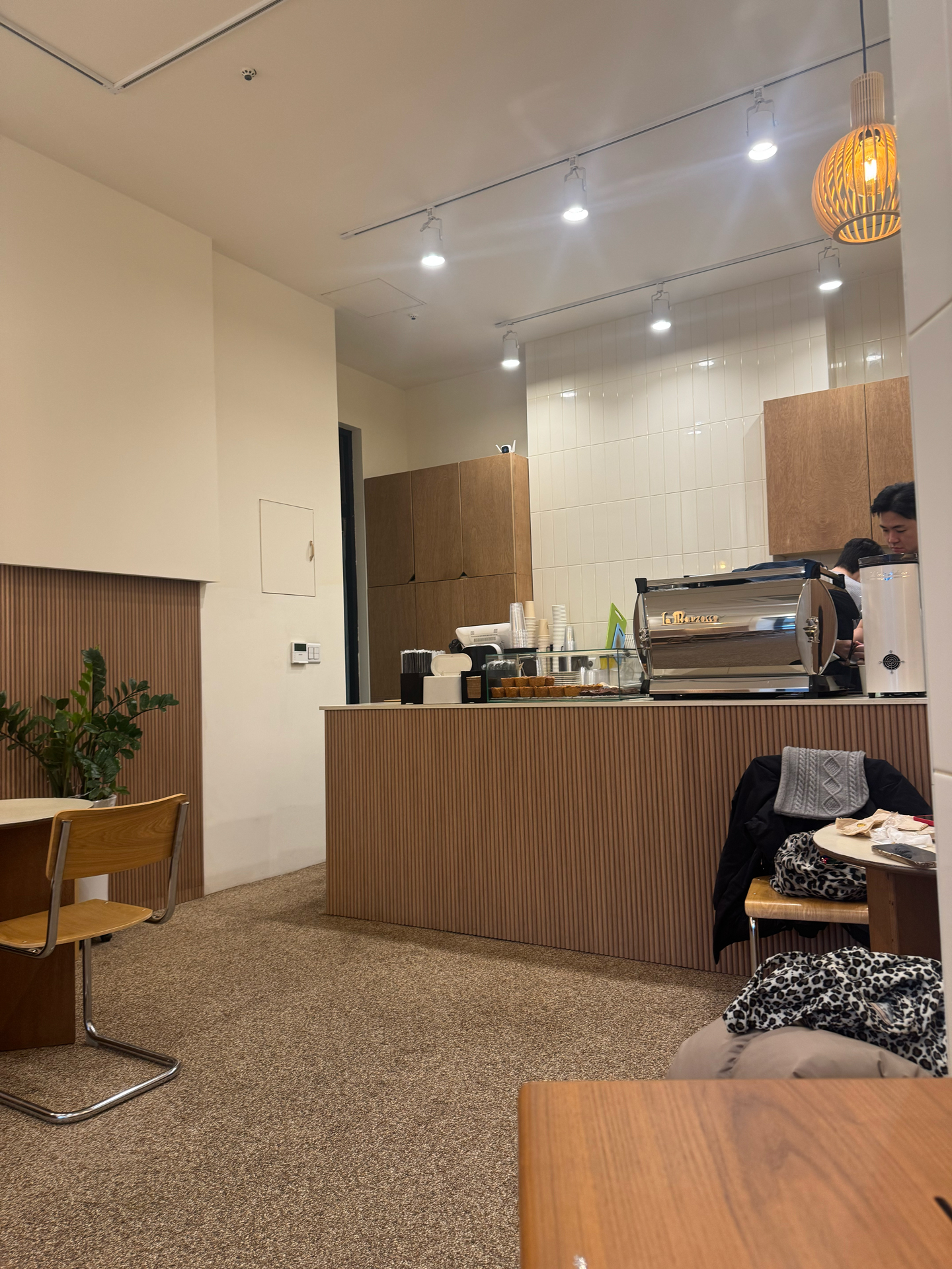 삼성동 카페 오뉴 ONEW 내부