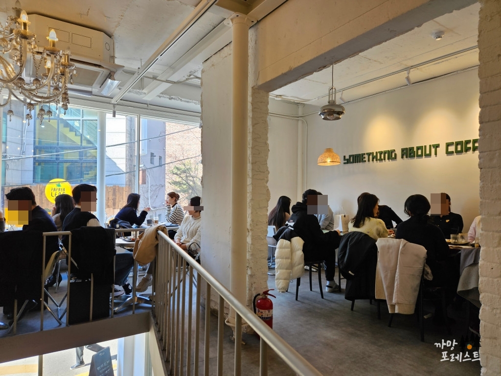 썸팅어바웃 커피 강남 2층