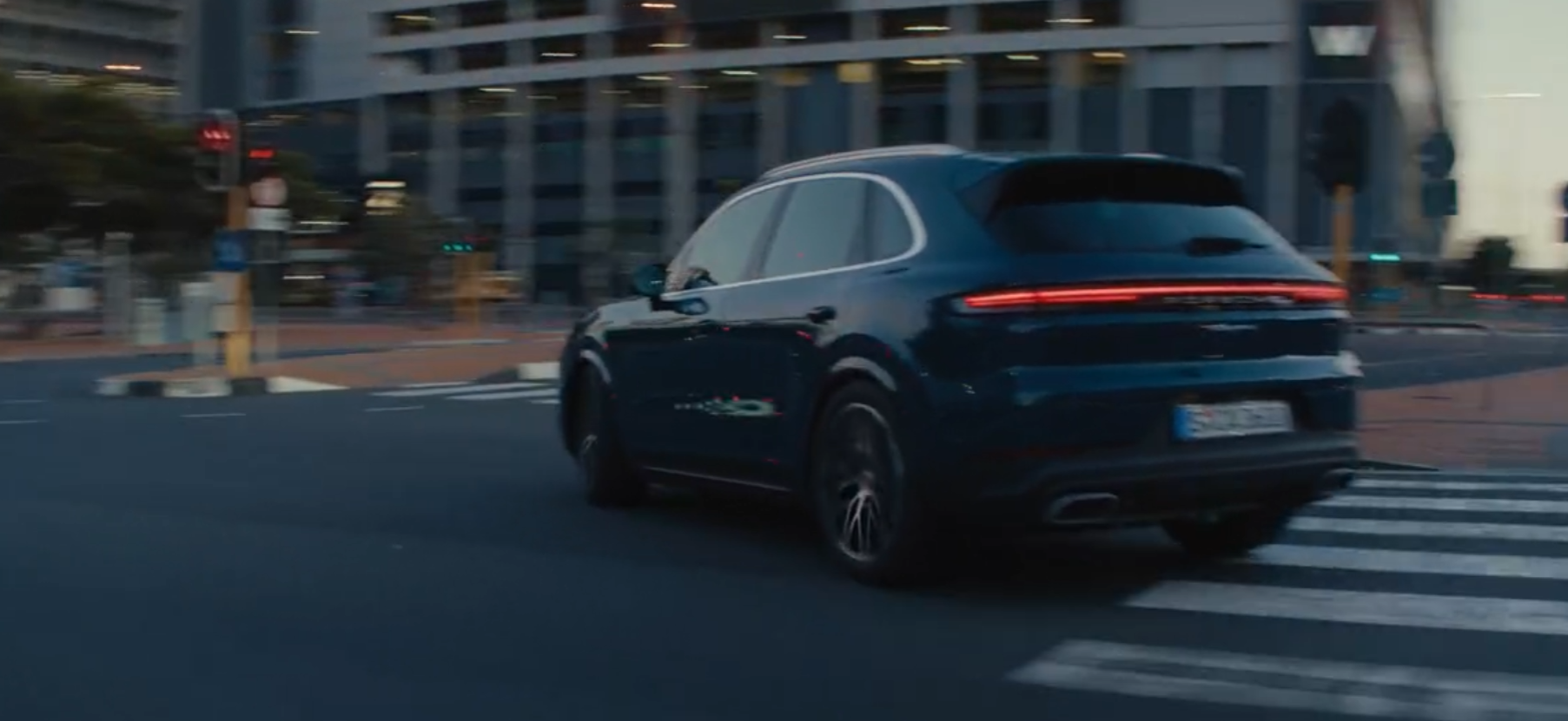 포르쉐 카이엔 S E-하이브리드: 고성능 SUV의 혁신을 넘어 완벽한 일상의 동반자로