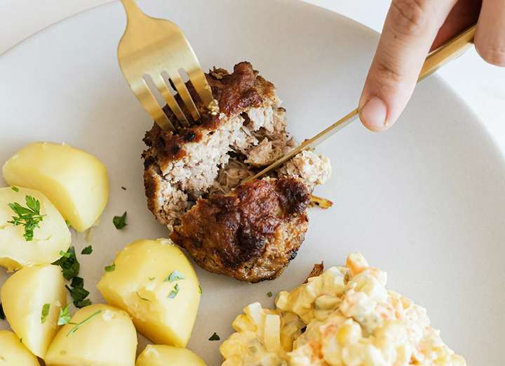 식욕-조절-하는-사람