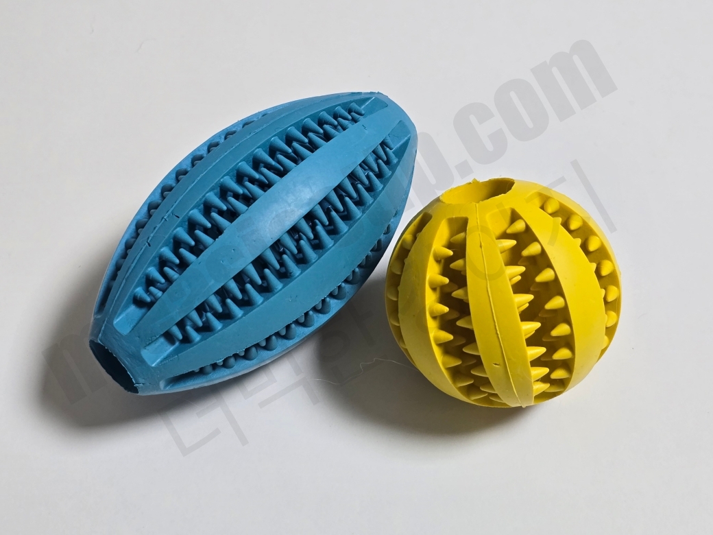 노즈워크 고무공. 럭비공 모양과 동그란 모양.