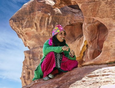 전통적인 옷을 입은 사람