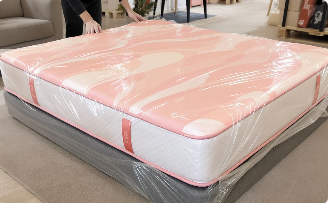 비닐로 포장된 매트리스
