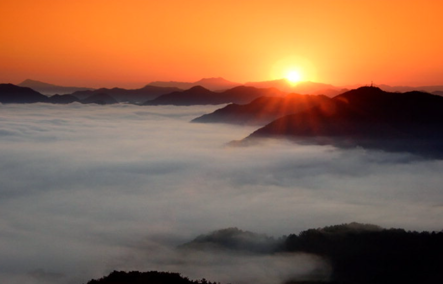 옥천 용암사 운무대 일출
📍 충북 옥천군 삼청2길 400